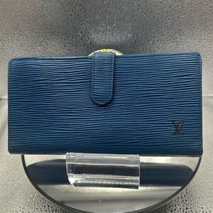 Beautiful blue Epi Louis Vuitton wallet with kiss lock